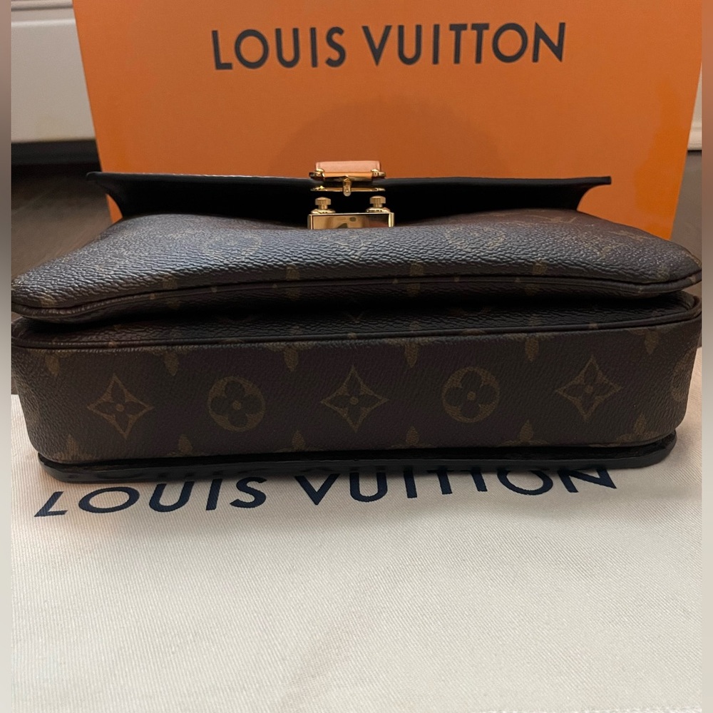 Louis Vuitton Monogram Pochette Métis - Picture 14 of 15